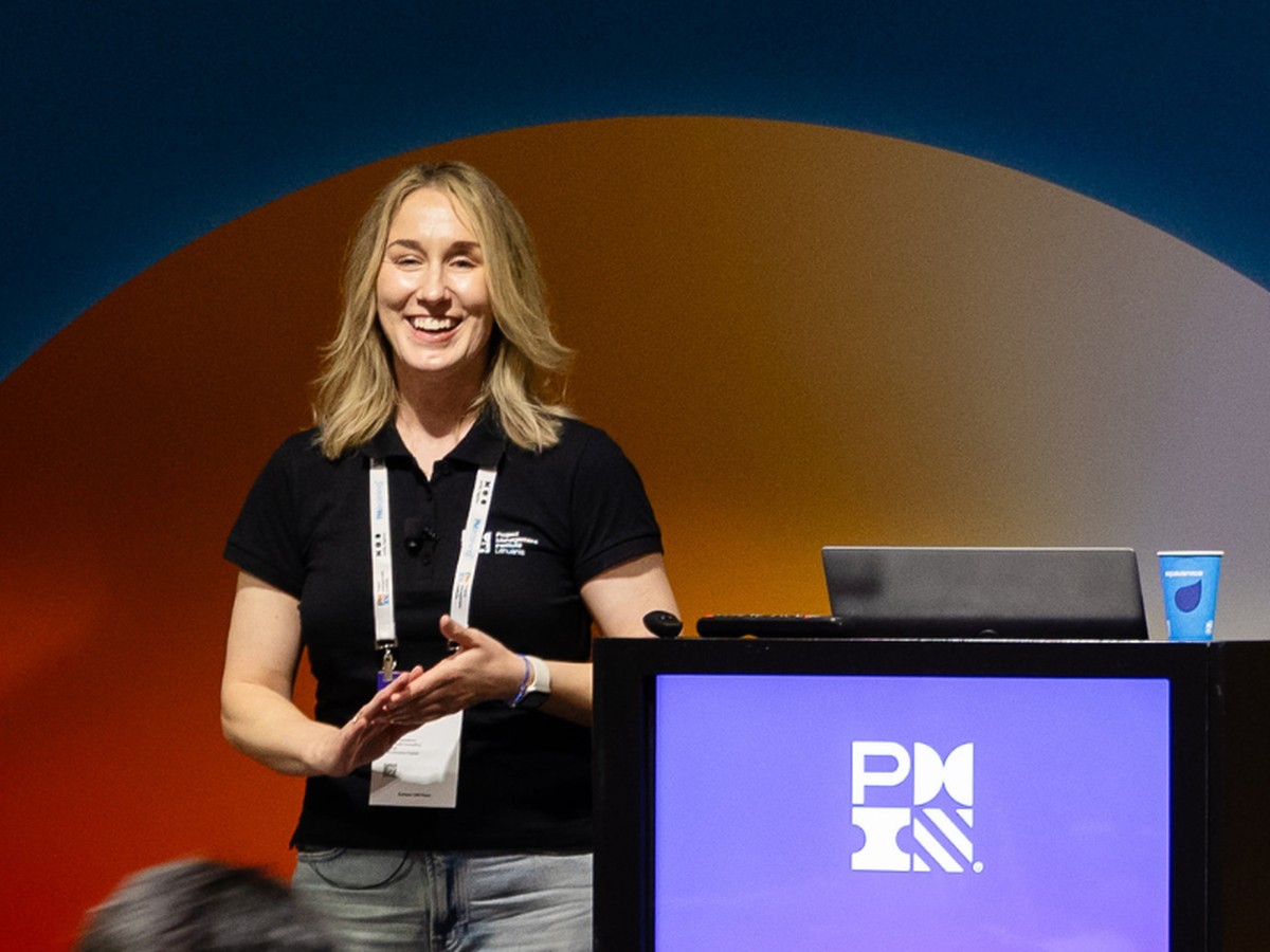 Olena Stepura speaking to an international audience